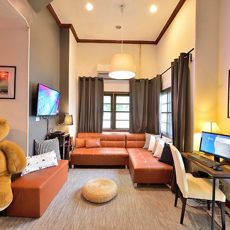 Lost And Found Bed And Breakfast Bangkok Exteriör bild