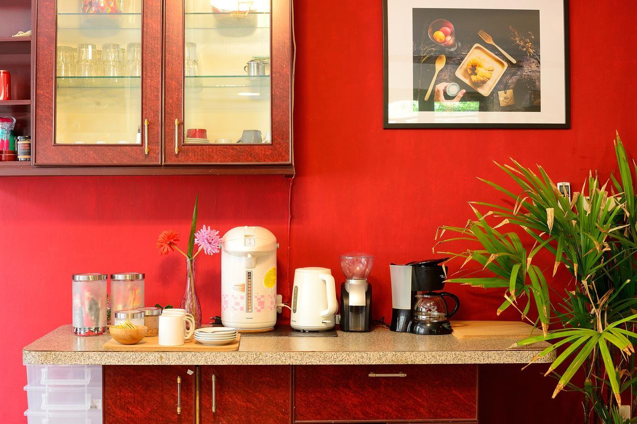 Lost And Found Bed And Breakfast Bangkok Exteriör bild