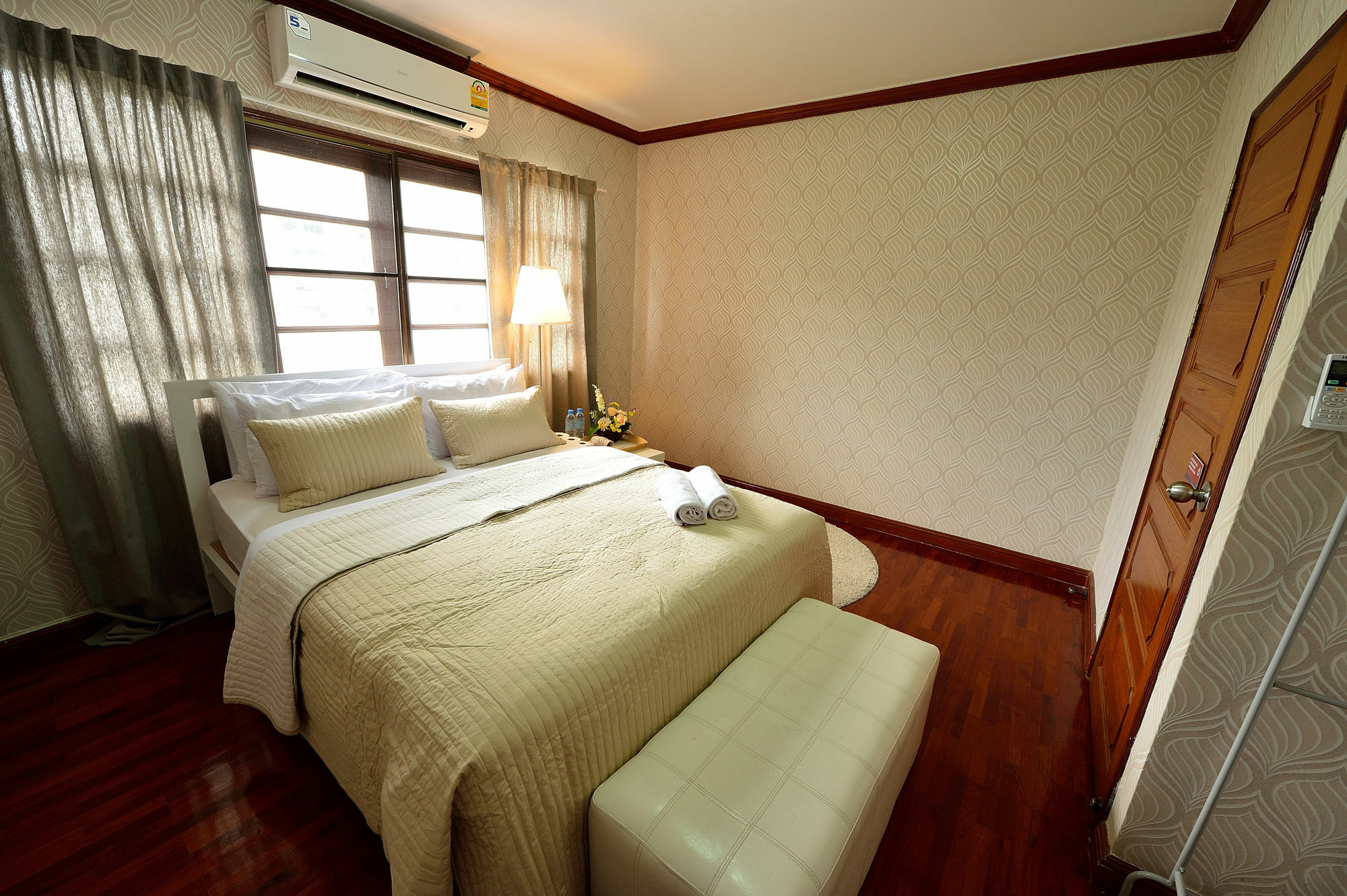 Lost And Found Bed And Breakfast Bangkok Exteriör bild