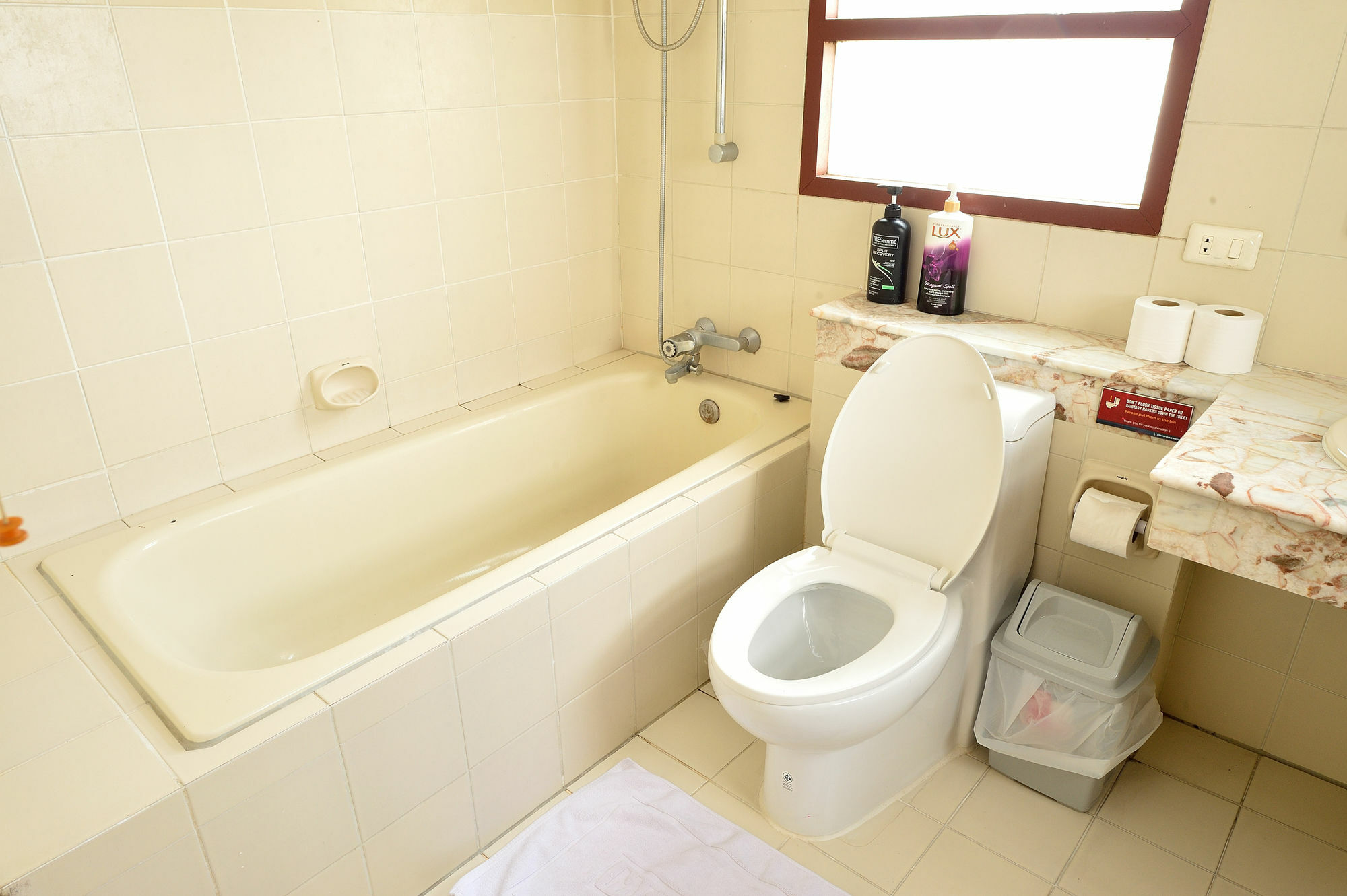 Lost And Found Bed And Breakfast Bangkok Exteriör bild